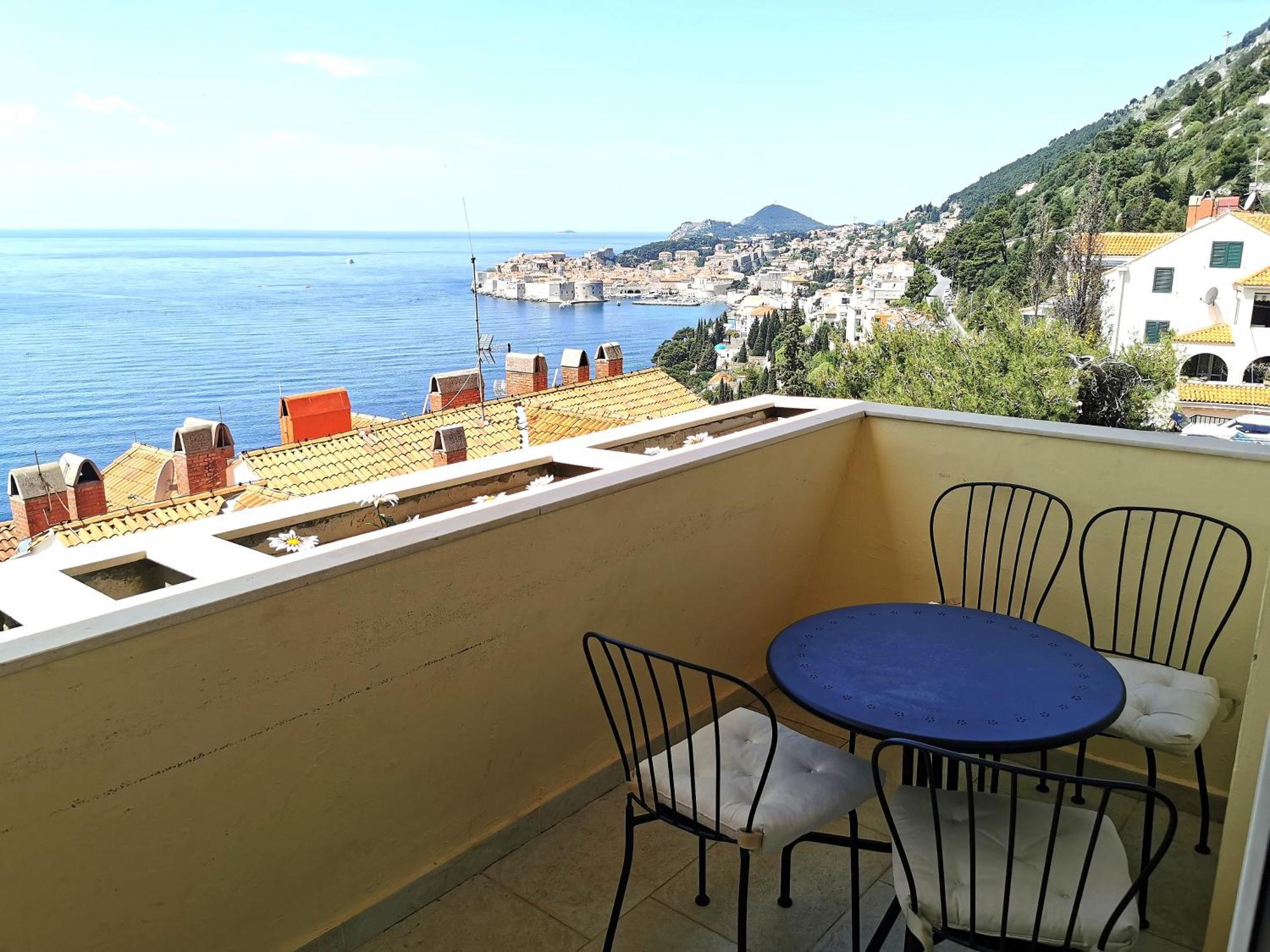 Apartman Zlatni Potok - View Of The Old Town